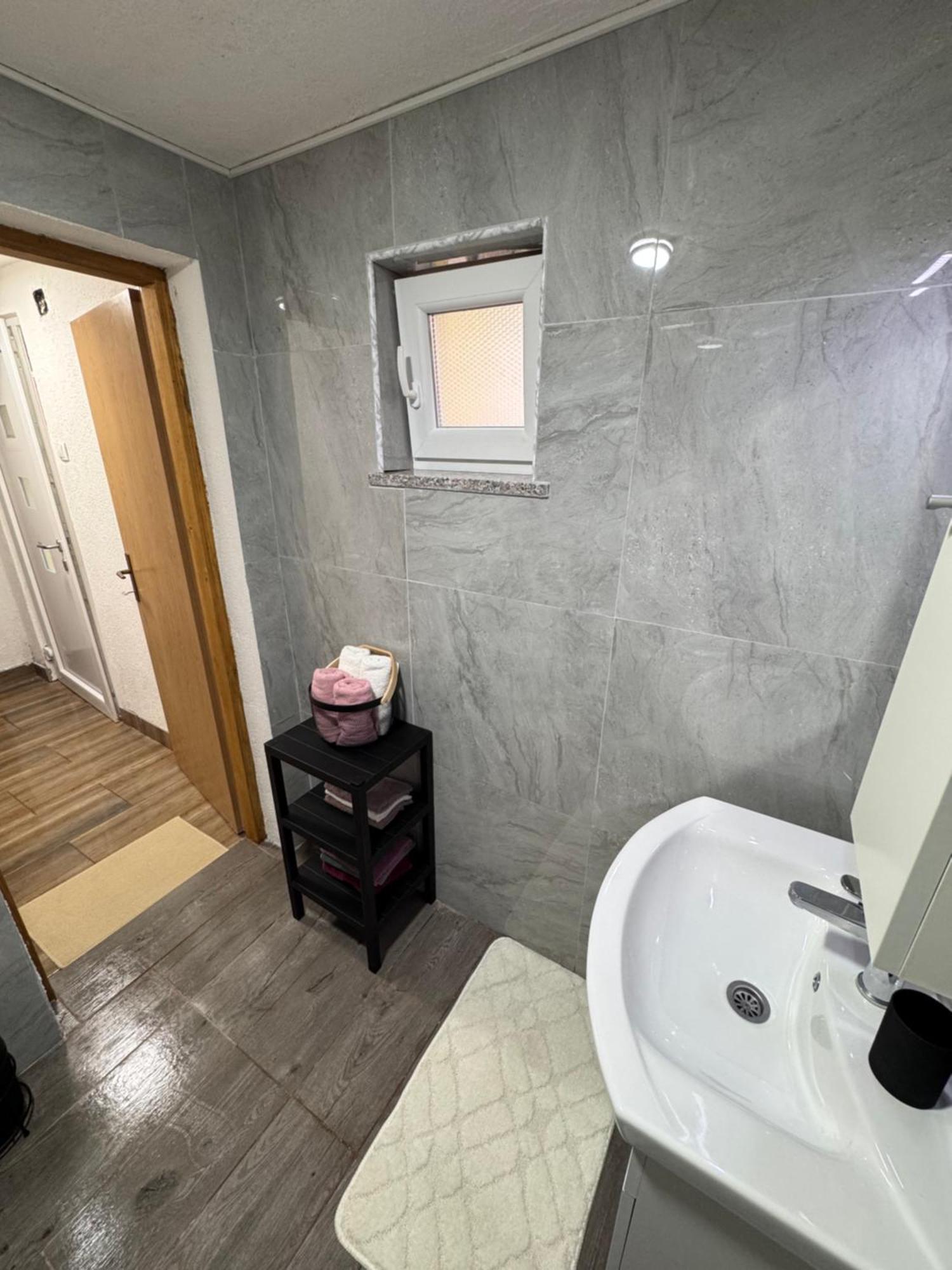 Apartman Josip กอสปิช ภายนอก รูปภาพ