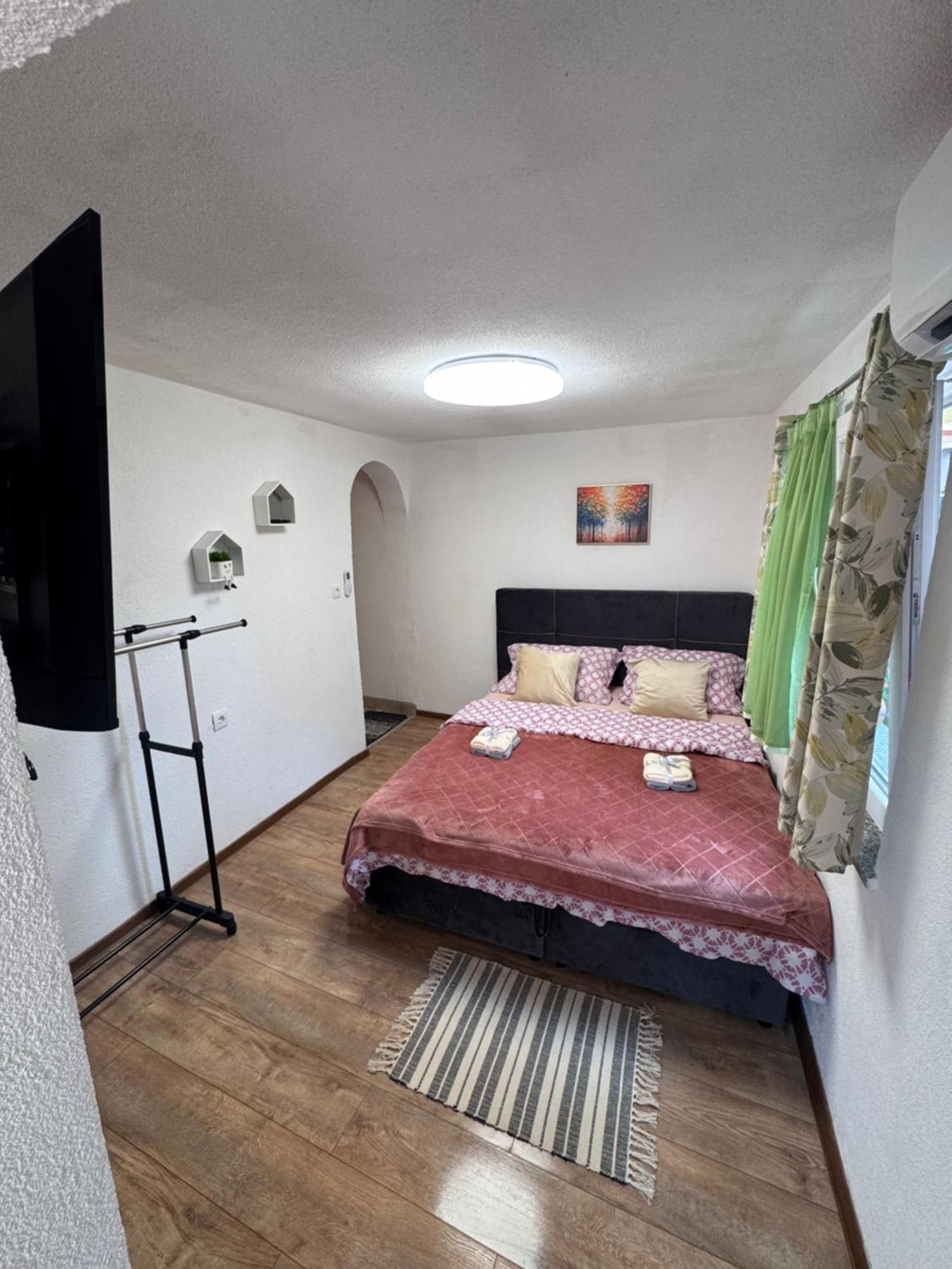 Apartman Josip กอสปิช ภายนอก รูปภาพ