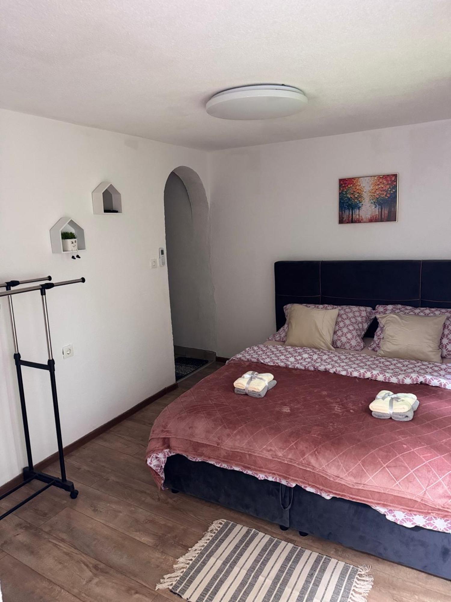Apartman Josip กอสปิช ภายนอก รูปภาพ