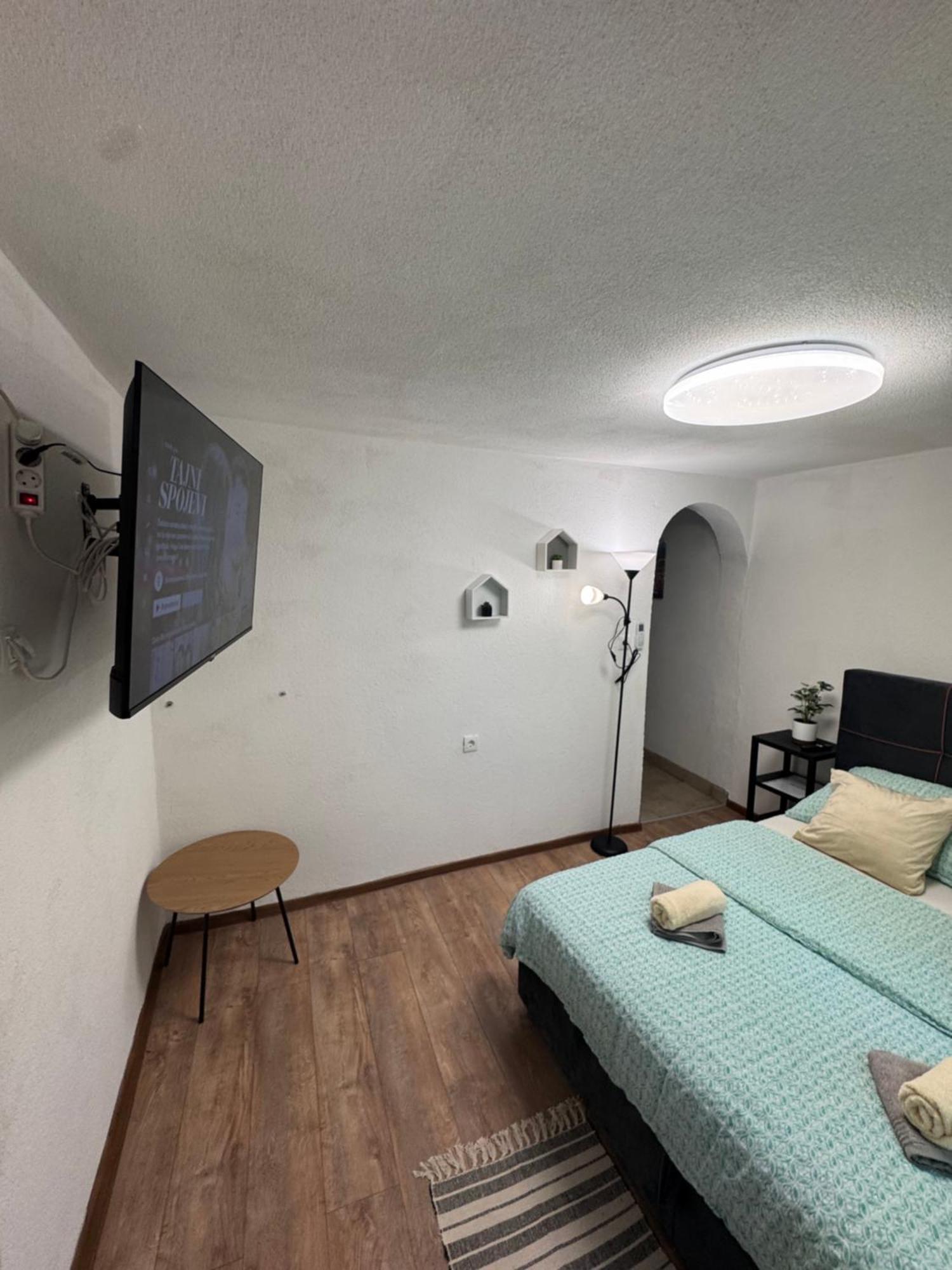 Apartman Josip กอสปิช ภายนอก รูปภาพ