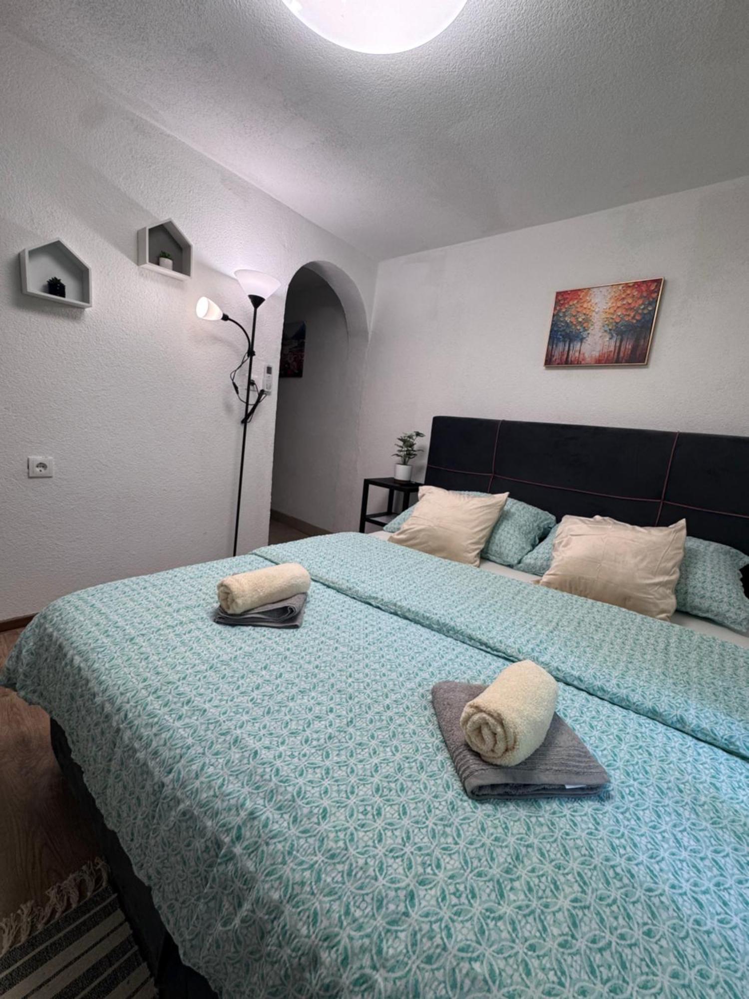 Apartman Josip กอสปิช ภายนอก รูปภาพ